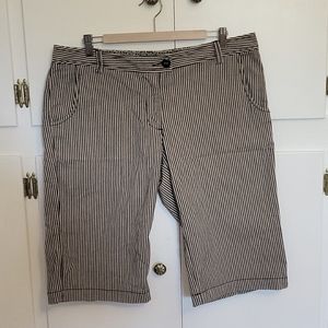 White House Black Market Bermudas Size 14 tan black Stripes pockets.